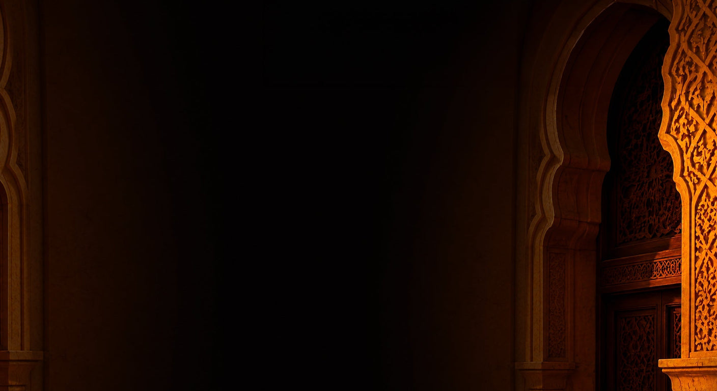 Flacon de parfum ambré sur fond sombre, illustration de l'article sur les parfums qui ressemblent à Baccarat Rouge 540